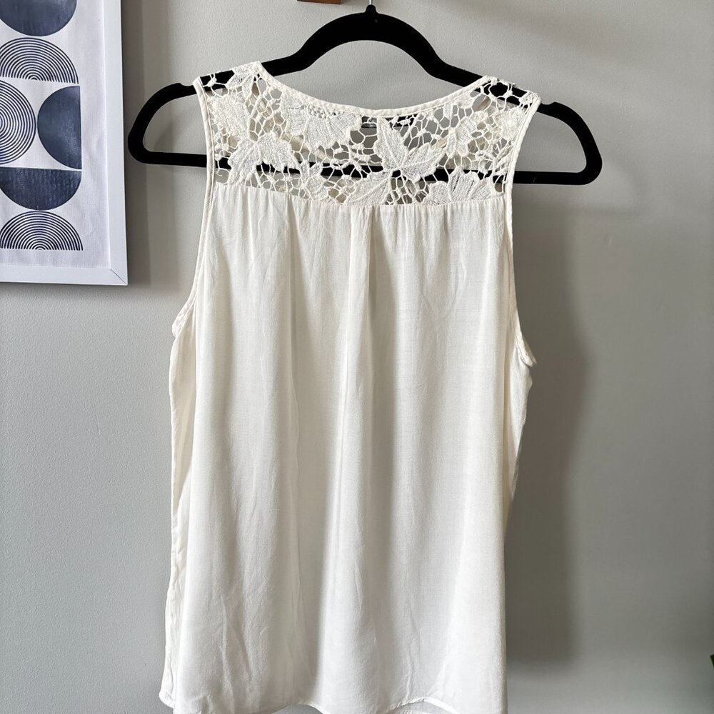 Zara • Boho Bohemian Cream Lace Crochet Sleeveless Blouse - Picture 6 of 8